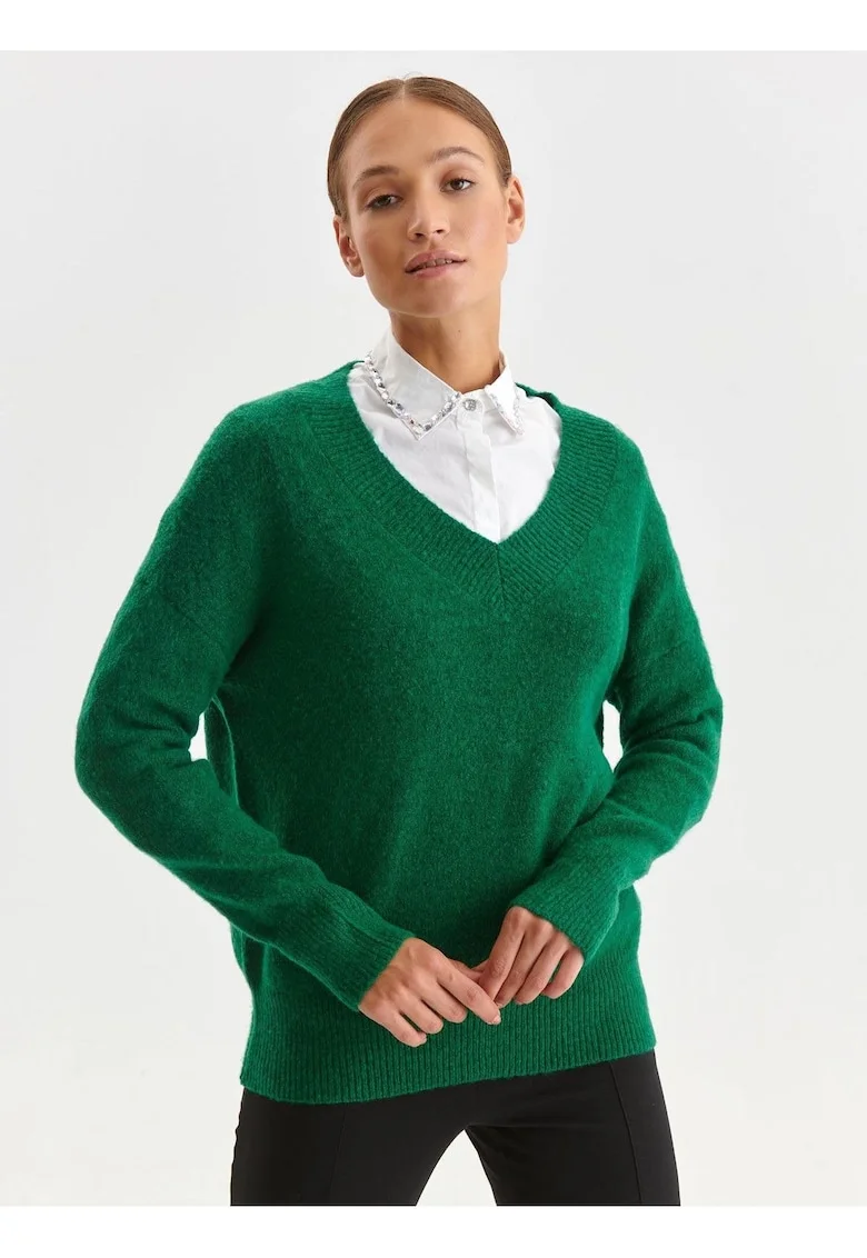 Pulover cu model uni si decolteu in V,