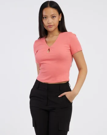 Tricou slim fit cu decolteu in V