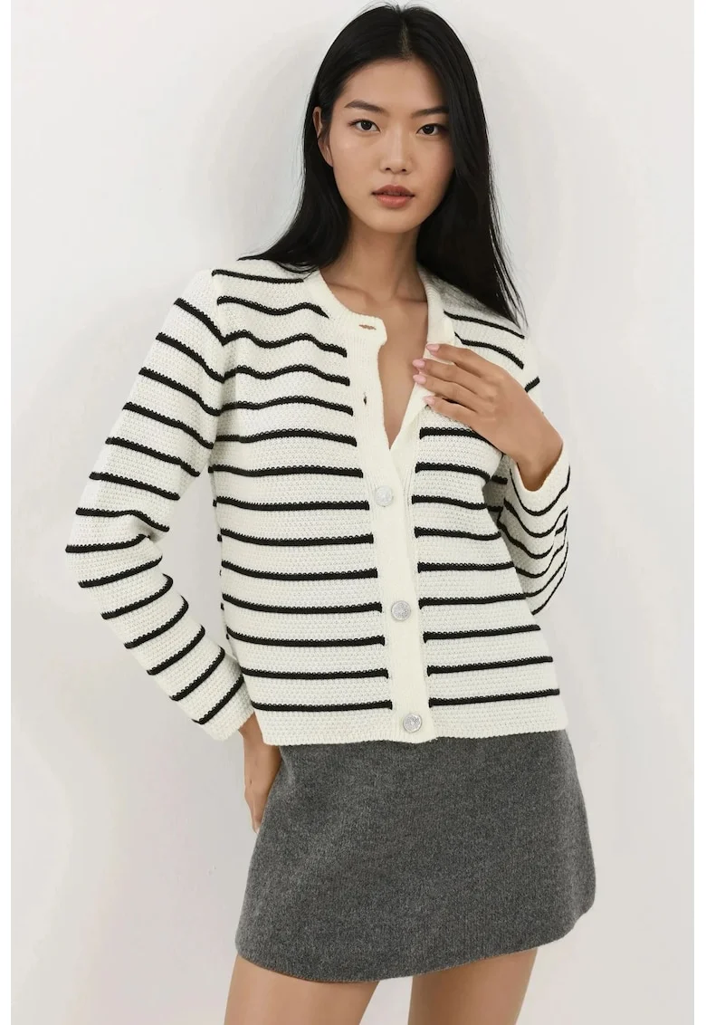 Pulover dama,  tricot, model cu dungi si nasturi, alb/negru