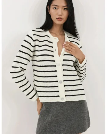 Pulover dama,  tricot, model cu dungi si nasturi, alb/negru