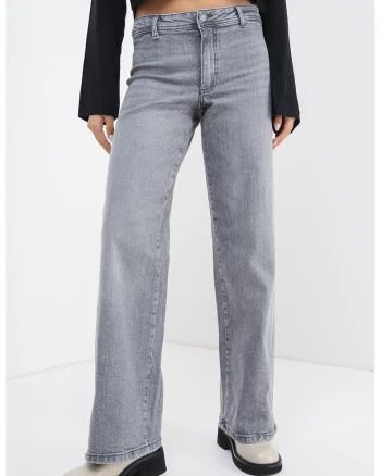 Blugi bootcut, Gri deschis