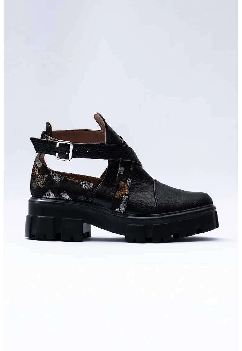 Ghete de piele cu decupaje, Negru