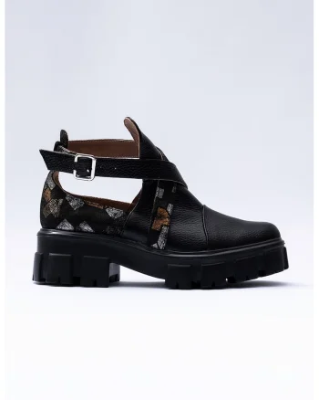Ghete de piele cu decupaje, Negru