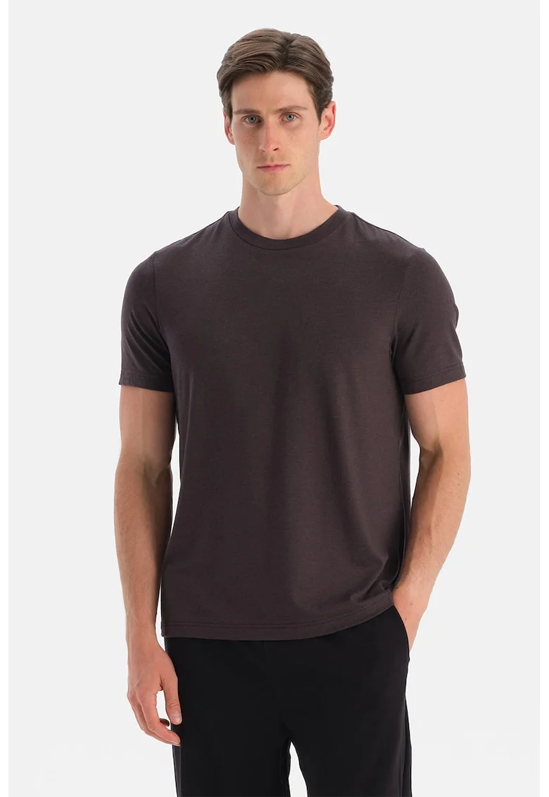 Tricou regular fit cu decolteu la baza gatului, Maro inchis