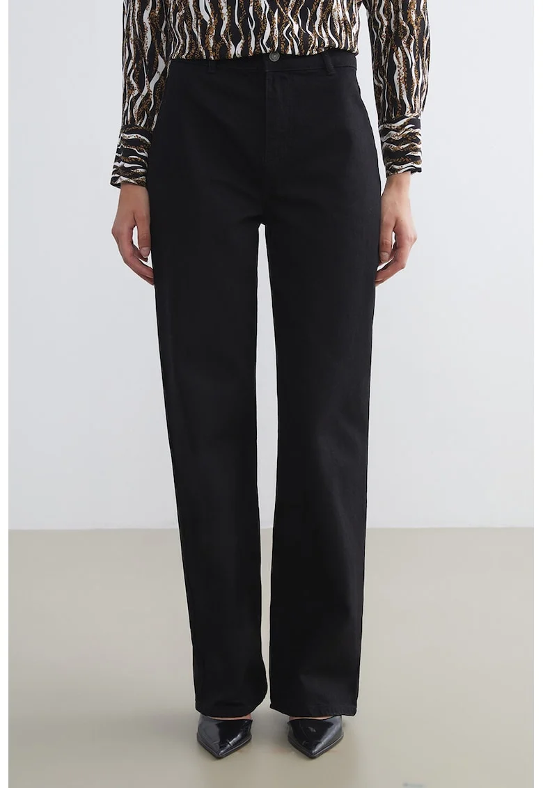 Blugi drepti, Negru