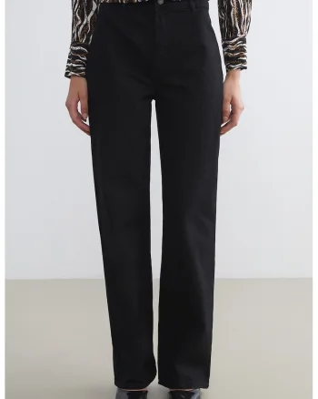 Blugi drepti, Negru
