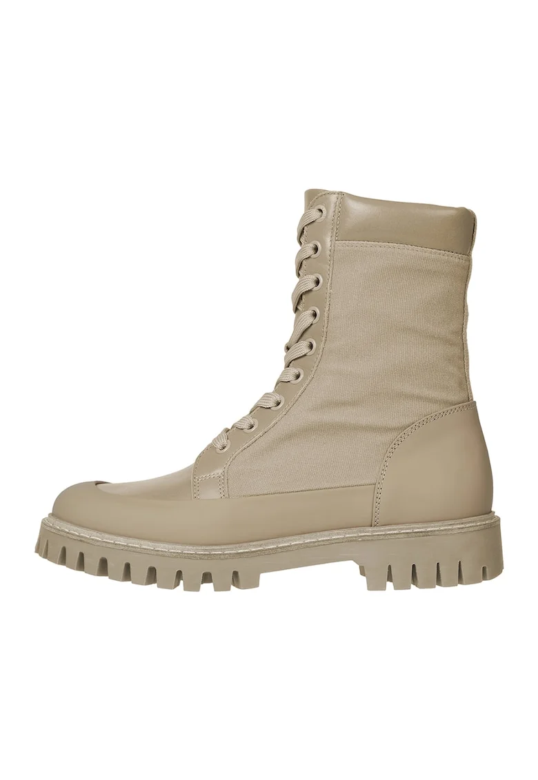 Bocanci cu garnituri de piele, Maro camel