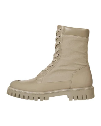 Bocanci cu garnituri de piele, Maro camel