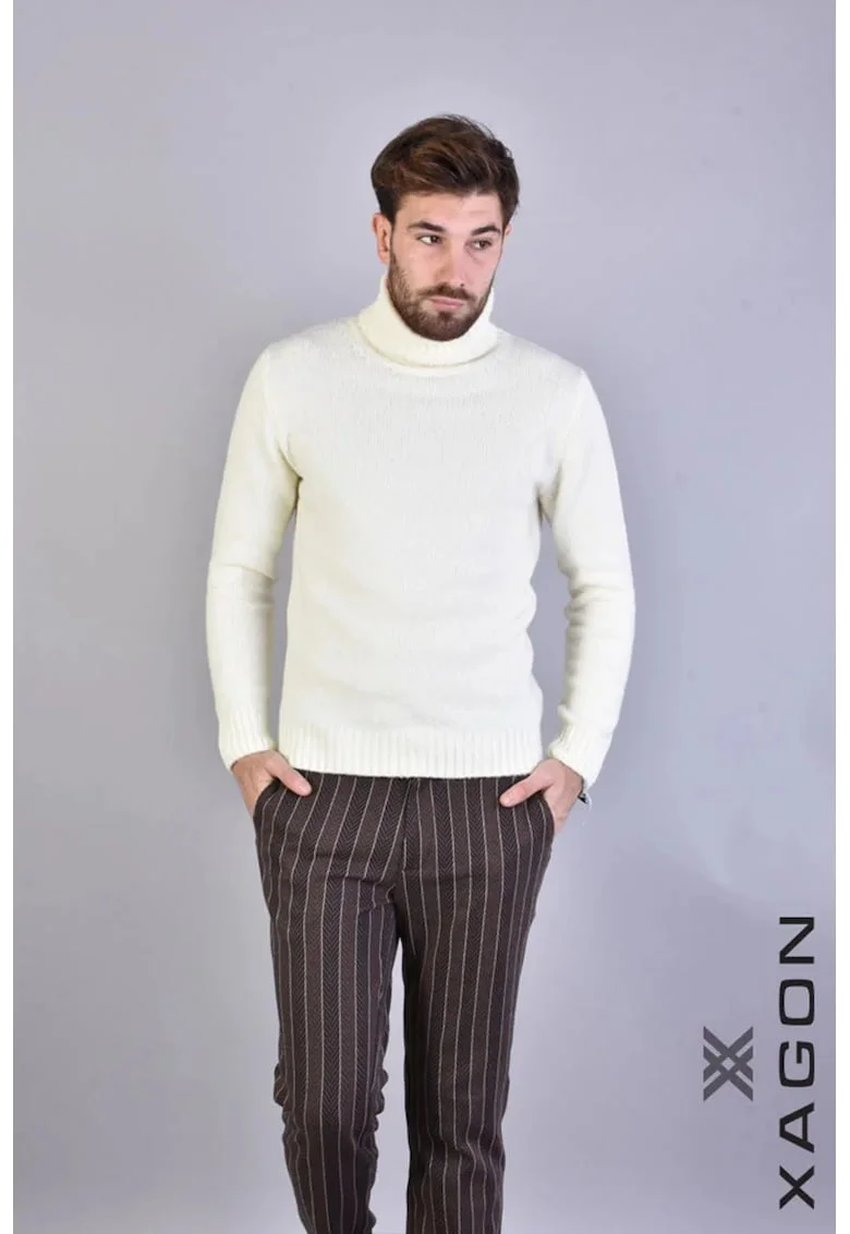 Bluza cu guler inalt rulat si croi clasic, Alb