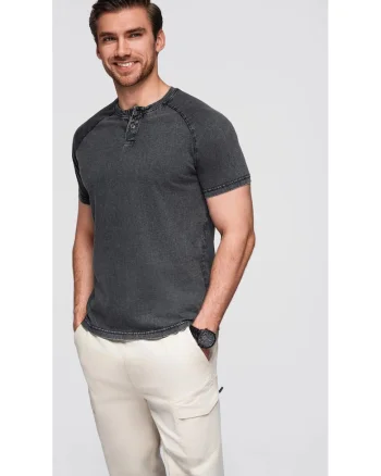 Tricou cu efect decolorat si nasturi la decolteu  OM-TSWT-0150, Negru