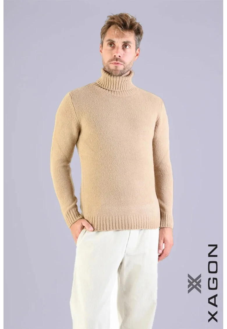 Bluza cu guler inalt rulat si croi clasic, Bej