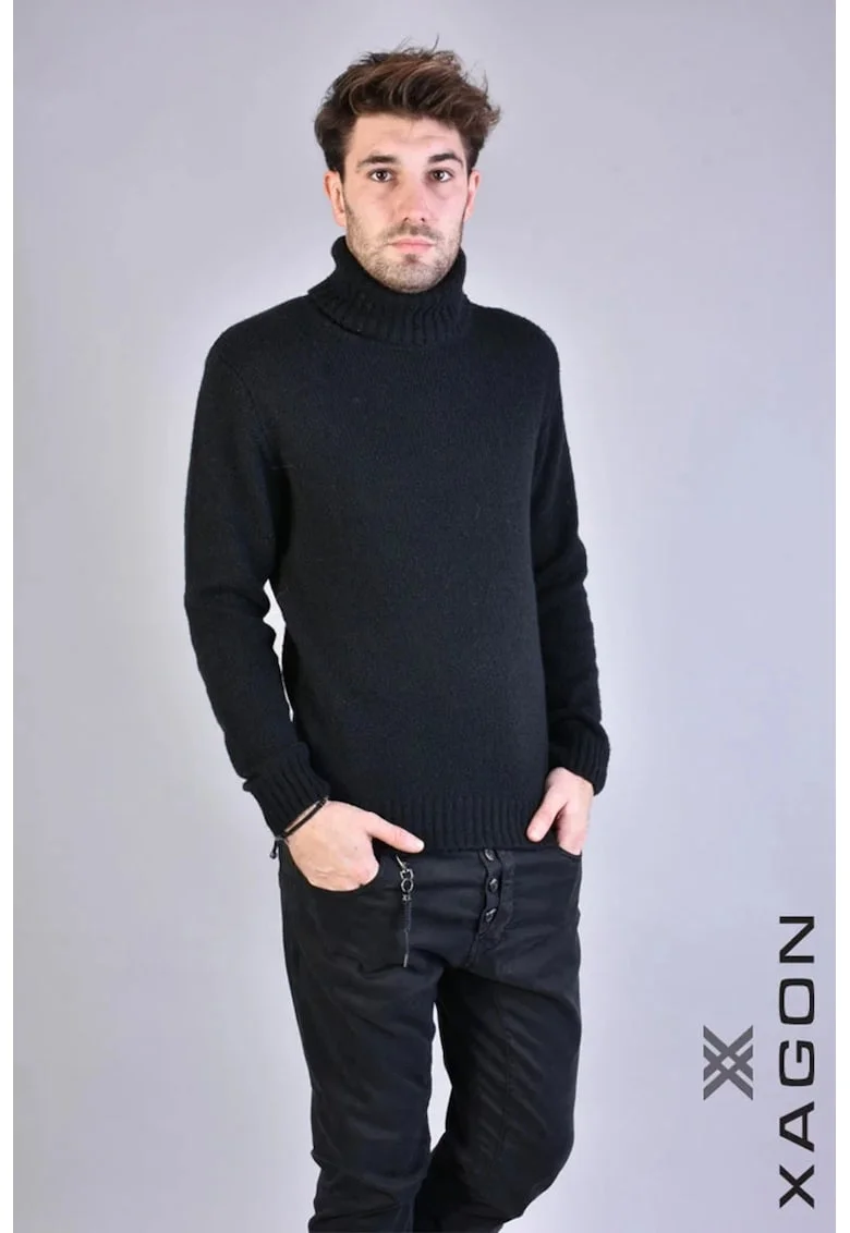 Bluza cu guler inalt rulat si croi clasic, Negru
