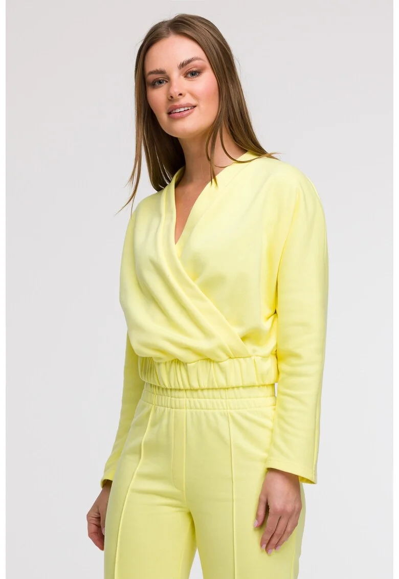 Bluza cu decolteu petrecut,