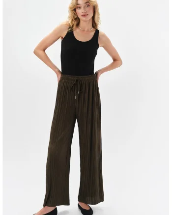 Pantaloni plisati cu croiala ampla, Maro