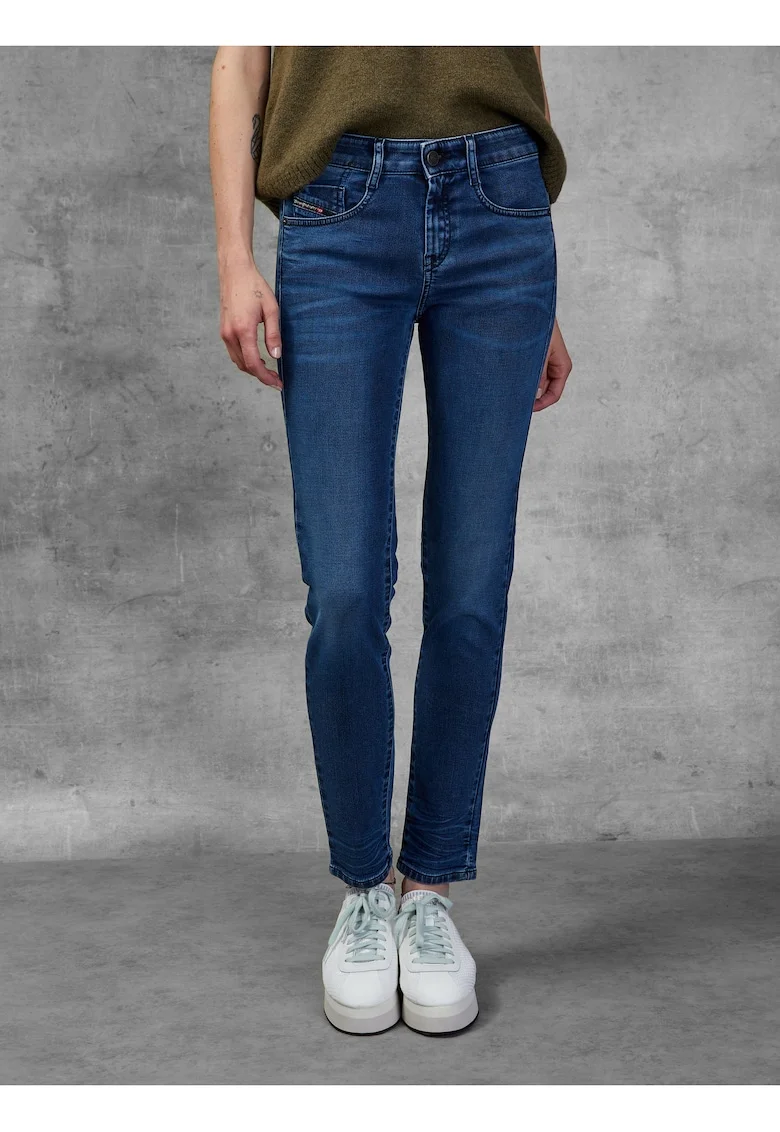 Blugi slim fit cu talie medie