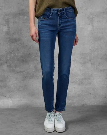 Blugi slim fit cu talie medie