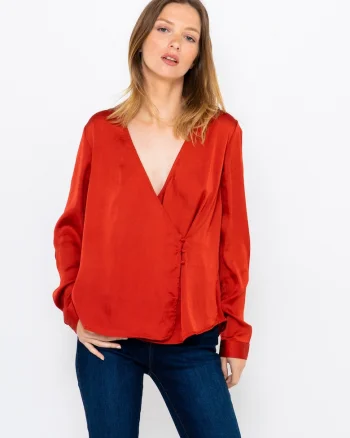 Bluza cu design petrecut si mansete cu nasturi,