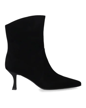 Botine din piele intoarsa cu varf ascutit si toc