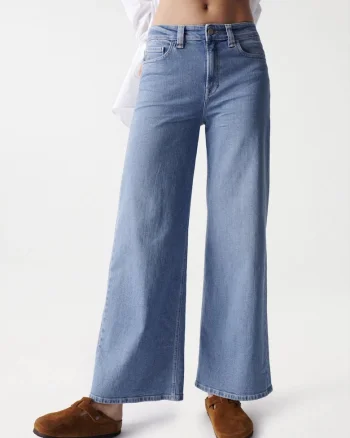 Jeans cu croiala ampla