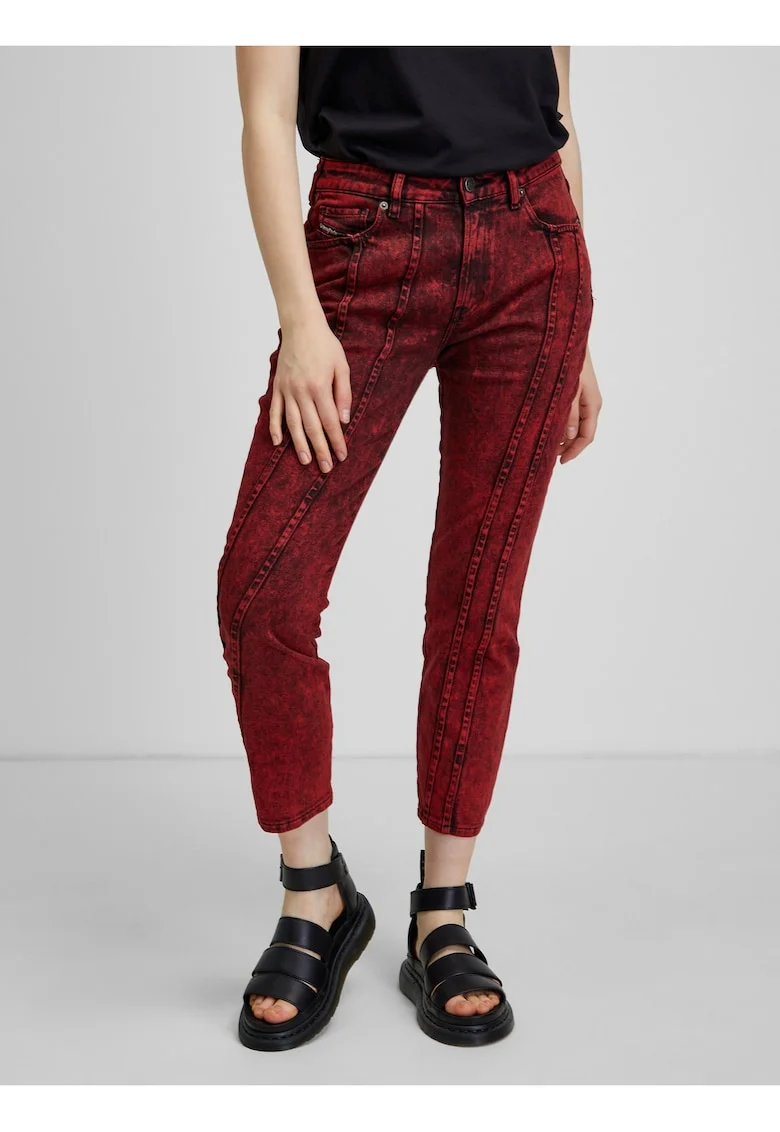 Blugi slim fit cu cusaturi evidentiate