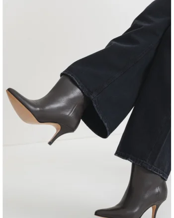 Botine cu varf ascutit, Maro cognac