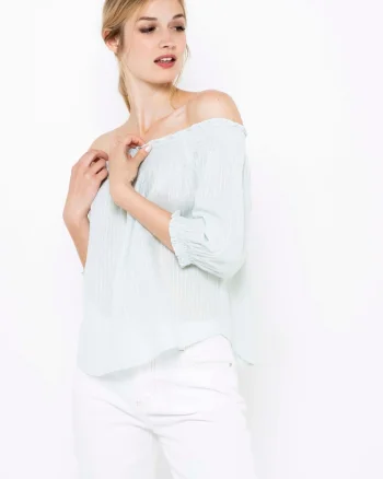 Bluza in dungi pe umeri