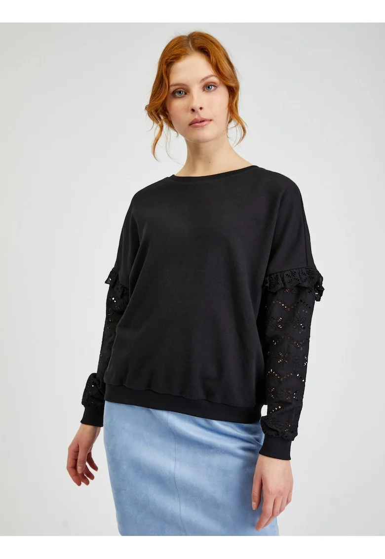 Pulover cu broderie pe maneca