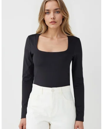 Bluza cu decolteu patrat, Negru