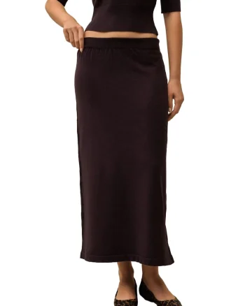 Fusta midi,  tricotata, textura moale, talie inalta, maro cognac