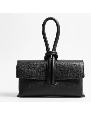Geanta de umar  model elegant, neagra, dimensiuni 22x12x6cm, cu detalii moderne.