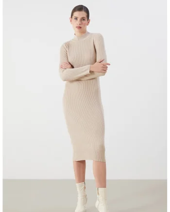 Rochie midi tricotata cu guler inalt, Bej