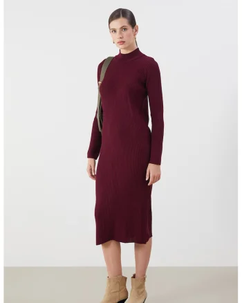 Rochie midi tricotata cu guler inalt, Visiniu