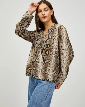 Bluza lejera cu imprimeu sarpe