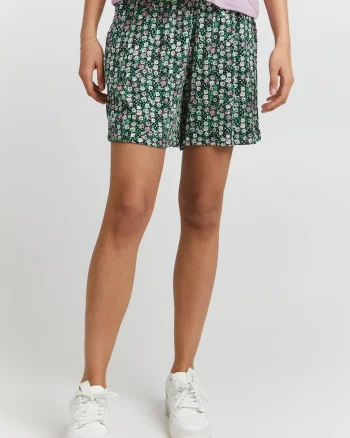 Pantaloni scurti vaporosi cu model floral .