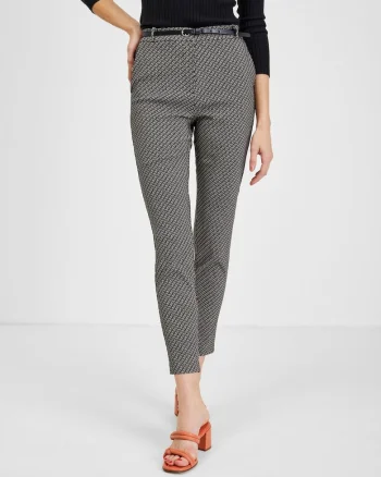 Pantaloni uni cu o curea,