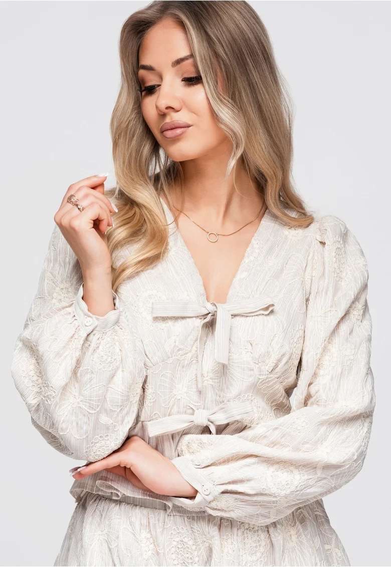 Bluza dama scurta cu decolteu in V, maneci bufante si aplicatii brodate OW-TS-E0060, Bej,