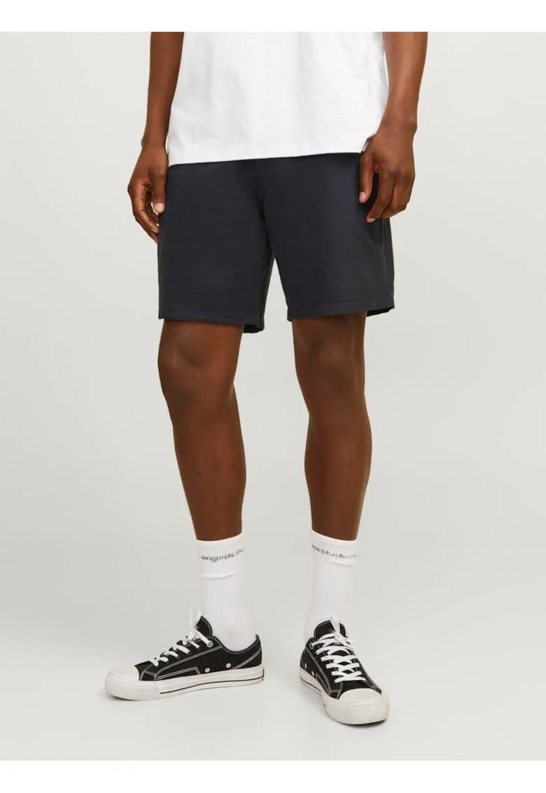 Pantaloni scurti chino cu croiala conica,