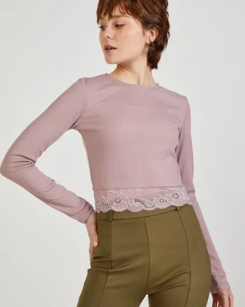 Bluza cu model cu dantela