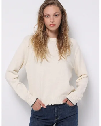 Pulover cu decolteu la baza gatului si model uni, Crem
