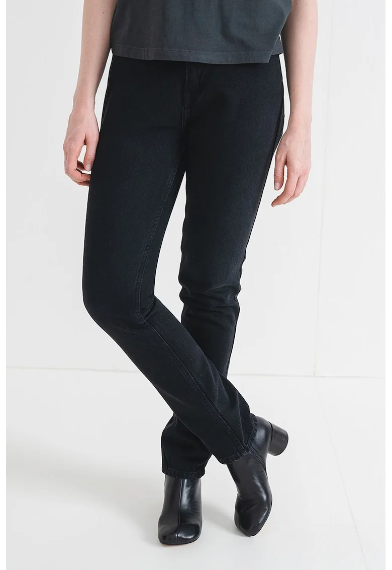 Blugi slim fit, Negru