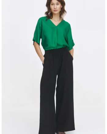 Pantaloni cu croiala ampla si buzunare laterale, Negru