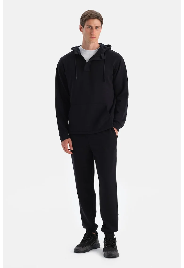 Pantaloni de trening cu croiala conica, Negru