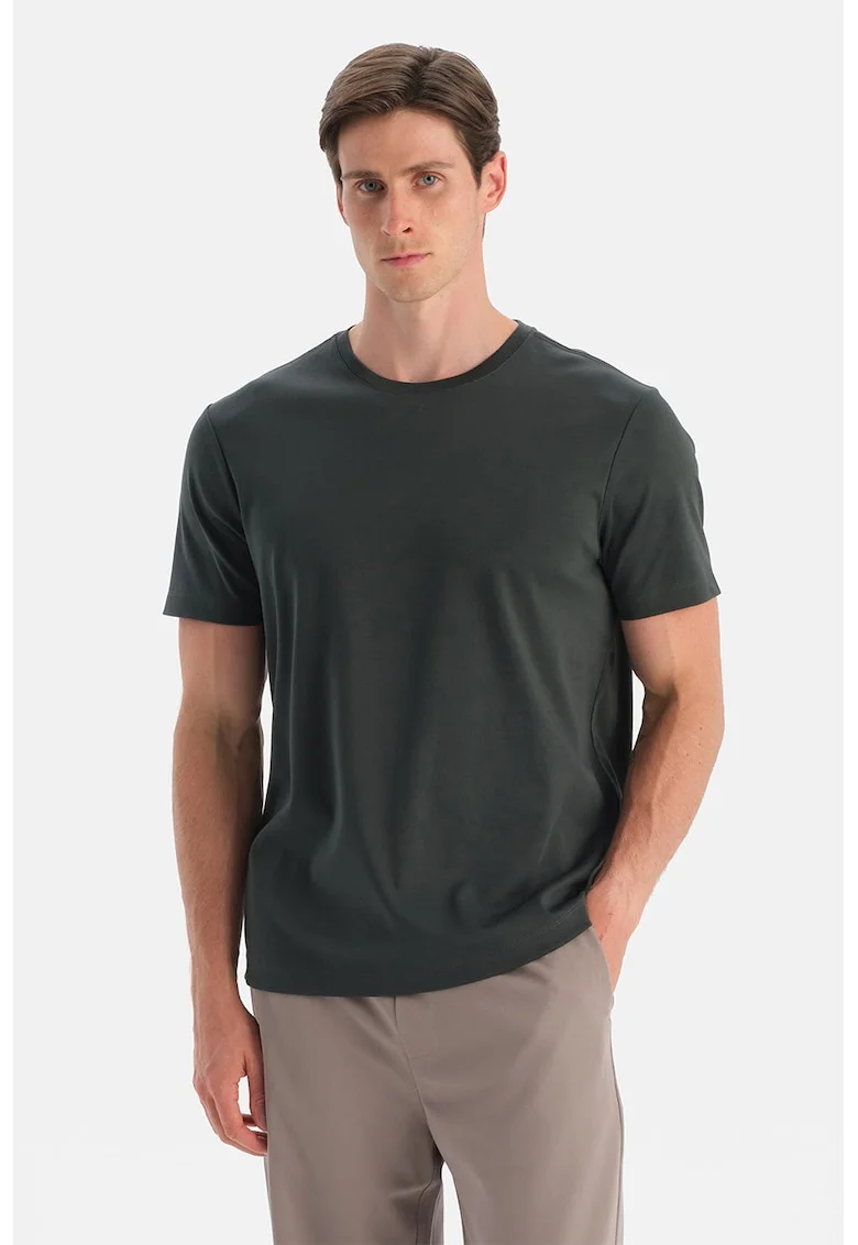 Tricou cu decolteu la baza gatului si model uni, Verde inchis