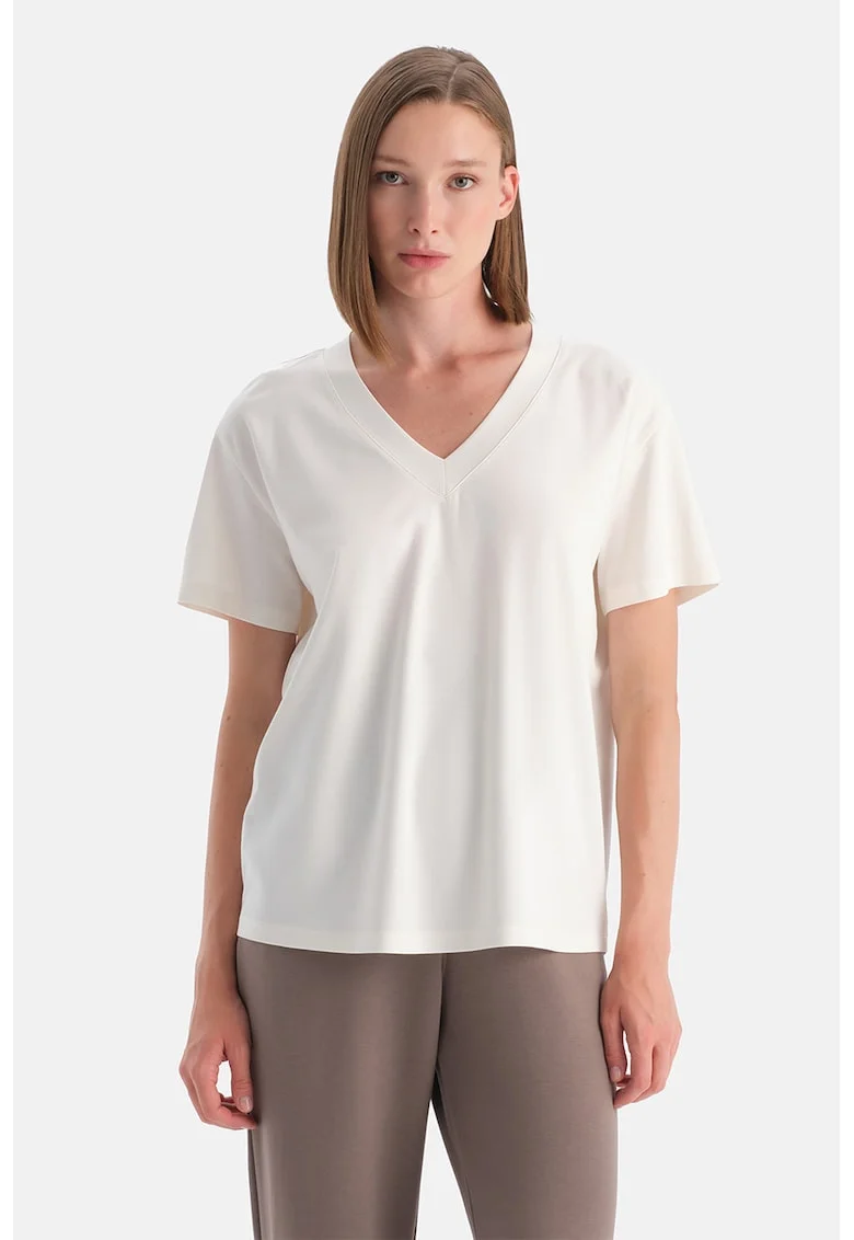 Tricou cu decolteu in V si maneci cazute, Alb fildes