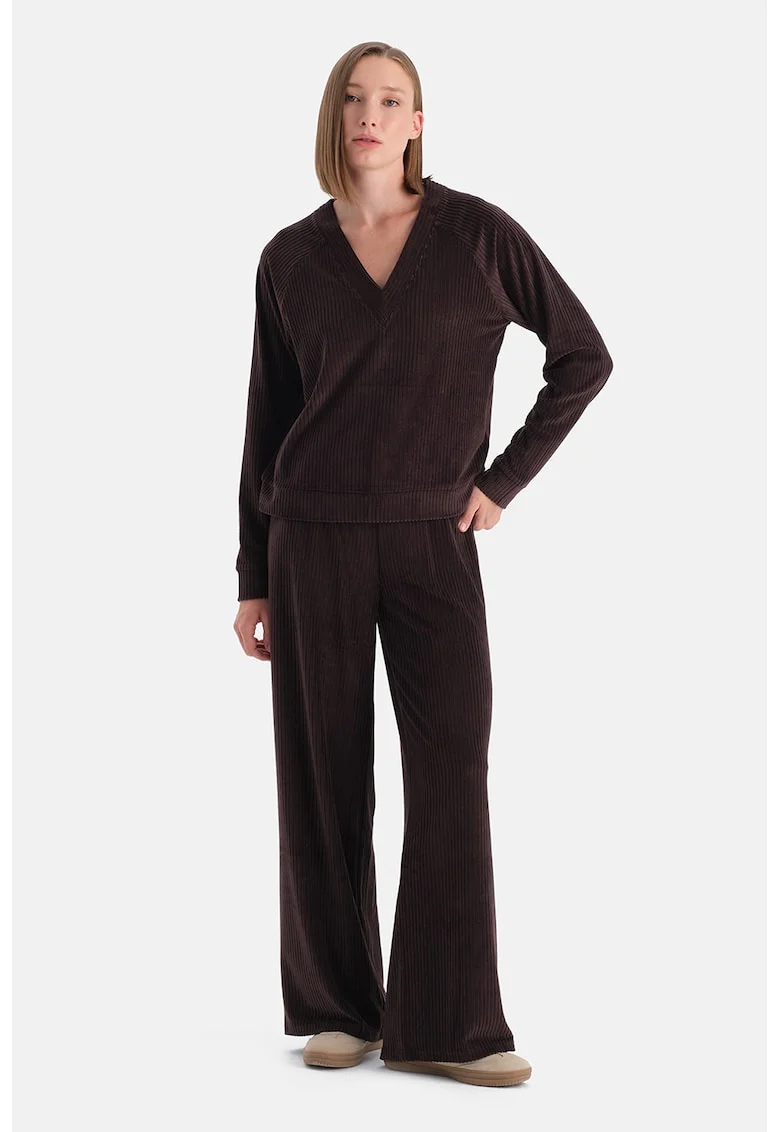 Pantaloni relaxed fit cu model uni, Maro inchis