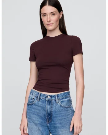 Tricou slim fit cu decolteu la baza gatului, Visiniu