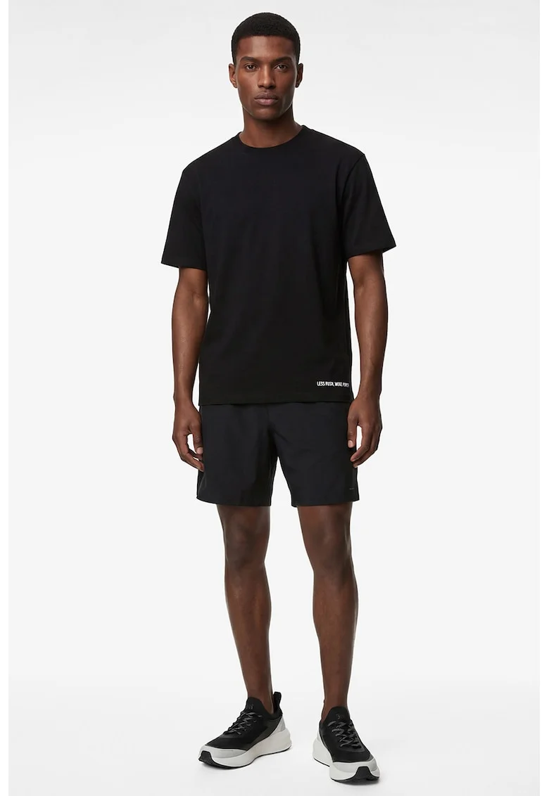 Tricou cu decolteu la baza gatului si model text, Negru