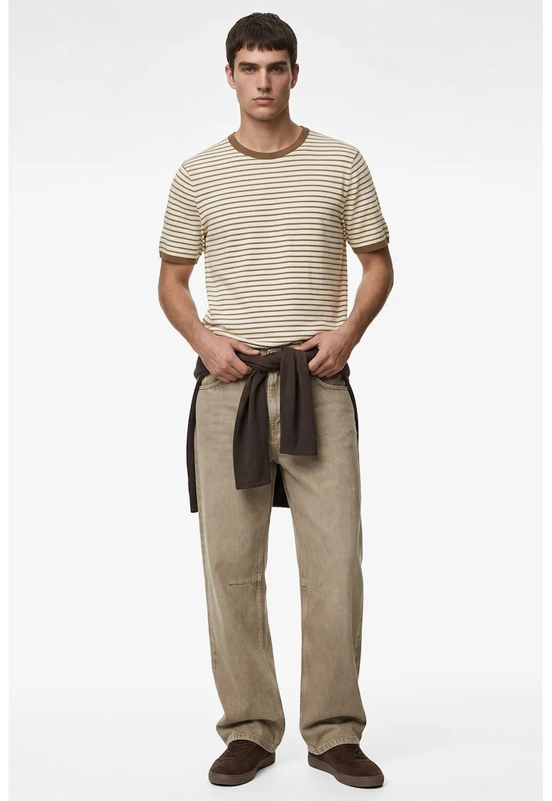 Tricou cu decolteu la baza gatului si model in dungi