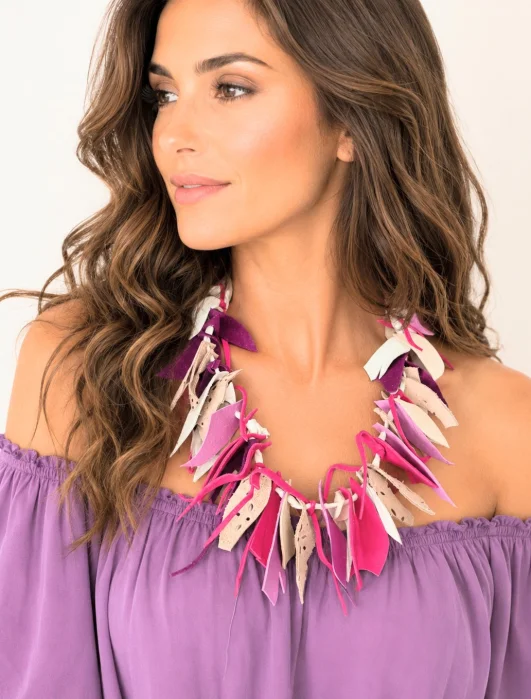 Colier handmade unicat din piele naturala,nuante alb ,fuchsia ,roz ,mov
