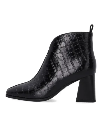 Ghete negre din piele cu relief, talpa